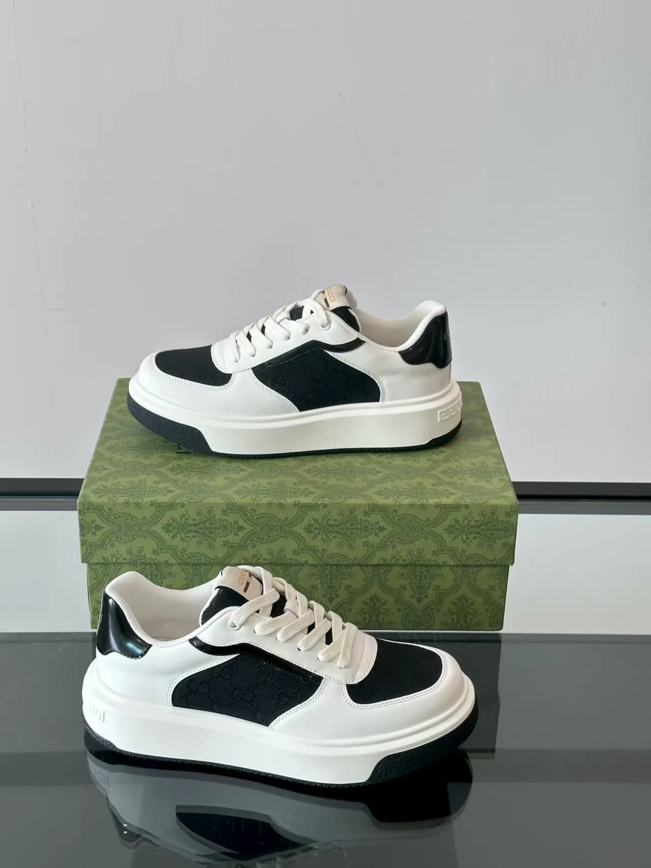 Factory price: 480💰New men's shoes GUCCI [Lightning] latest shoes shipped. Original quality, fashionable, special materials, sheepskin lining, new packaging. The foot feels super comfortable and the workmanship is impeccable. Size: 38-44, customized 45